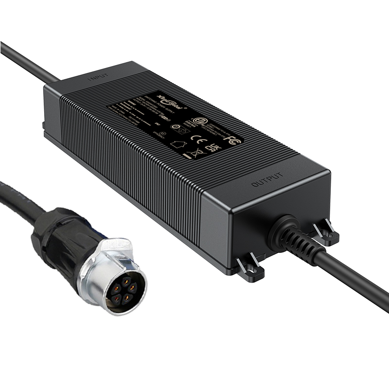 29.4V12A大功率鋰電池充電器戶外電動割草機IP67防水充電器